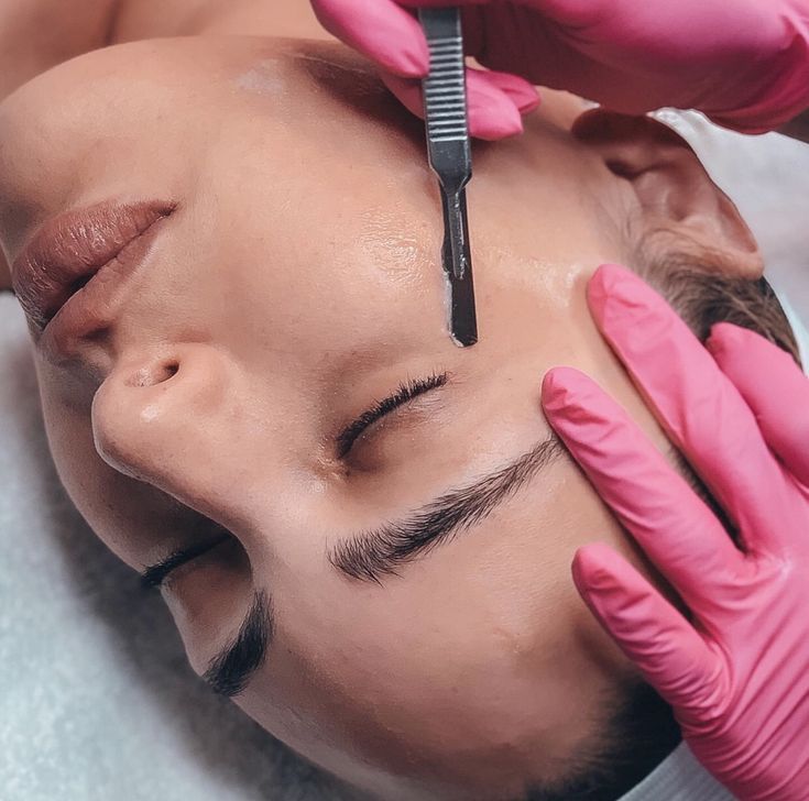Limpieza facial premium + Dermaplaning